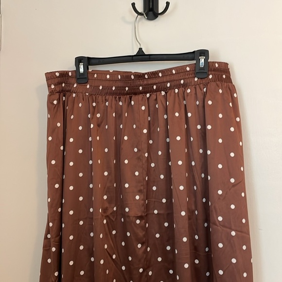 Torrid Midi Stretch Brown Satin Polka Dot Hi-Low Ruffle Skirt Womens Size 1X - Picture 6 of 6